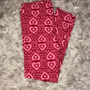 •LULAROE TALL & CURVY HEART LEGGINGS•